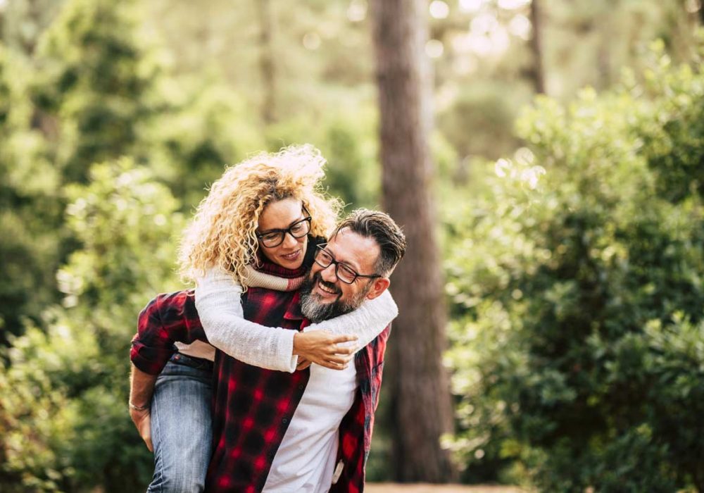 pareja-adulta-feliz